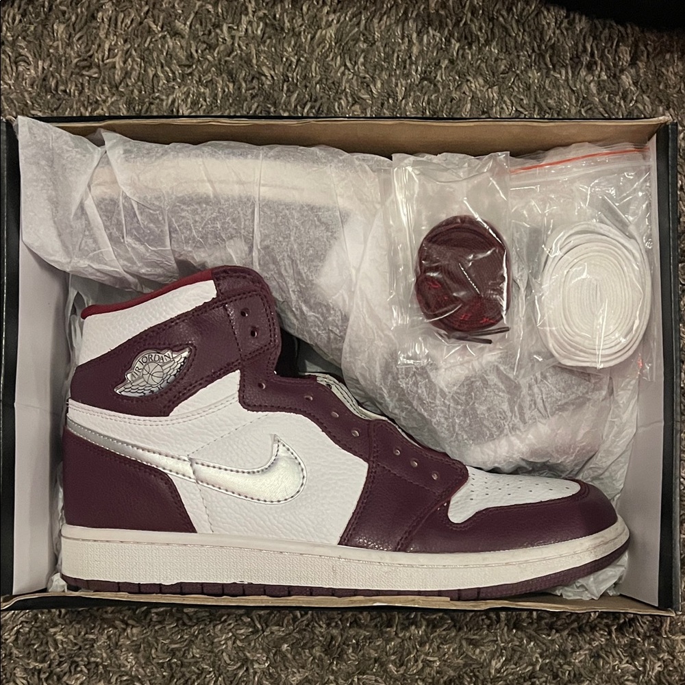 Nike Air Jordan 1 High OG in Maroon and White